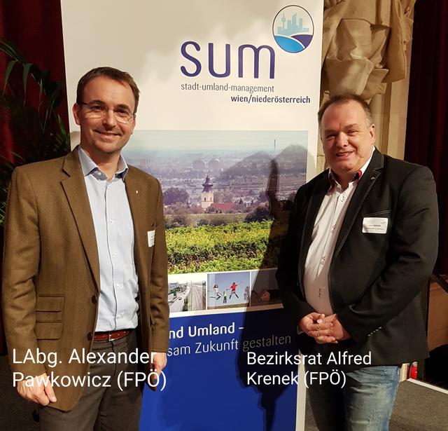 Labg. Alexander Pawkowicz und Bezirksrat Alfred Krenek bei der SUM - Konferenz