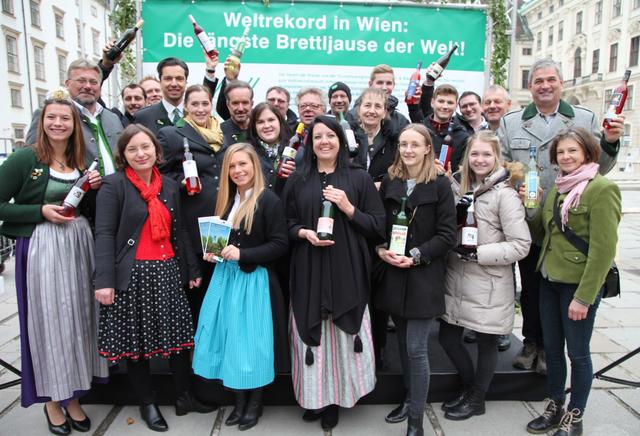 Groß war die Freude bei den Organisatoren und Mitgereisten über den geglückten Weltrekordversuch. | Foto: TRVB Südweststeiermark