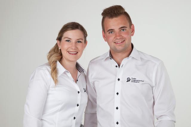 Die Landesobleute der Tiroler Jungbauernschaft/Landjugend, Stephanie Hörfarter und Dominik Traxl, sind stolz auf das geleistet der einzelnen Bezirksorganisationen. | Foto: Tiroler Jungbauernschaft/Landjugend