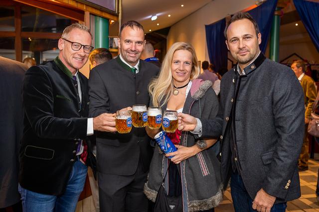 Auf Sturm: Peter Schaller, Mario Haas, Vanessa Csitkovits und Thomas Tebbich | Foto: Foto Jörgler