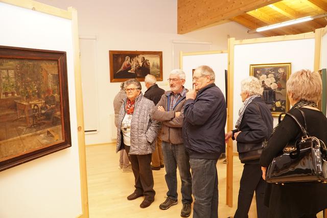 Die Vernissage und damit verbunden die Eröffnung des neuen Kunstraums in Weißenbach war gut besucht.