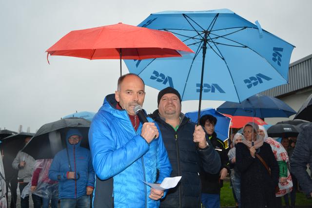 Betriebsratsvorsitzender Gerald Weber bedankte sich bei allen Teilnehmern für ihre Solidarität.
