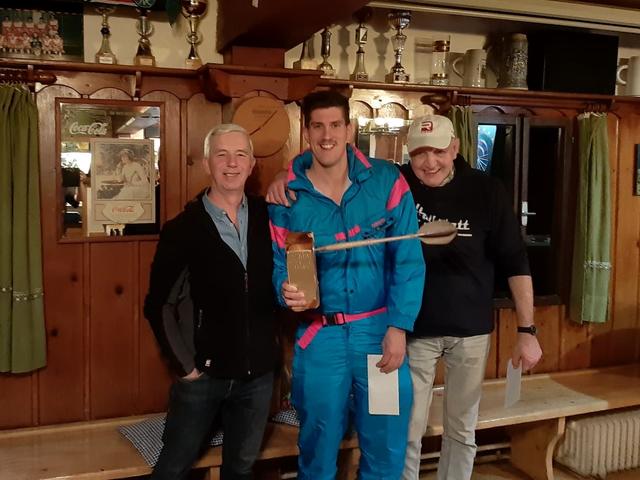 v.l. Josef Sonnleitner sen (3. Pl.), Sieger Dart-Ortsmeister Maik Riezinger, Michael Voglhuber (2.Pl.)