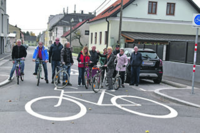 Die Anrainer der Weidelstraße sind mit der Fahrradstraße zufrieden. Was sie ärgert: Die meisten nutzen die Straße als Schleichweg. | Foto: Karl Pufler