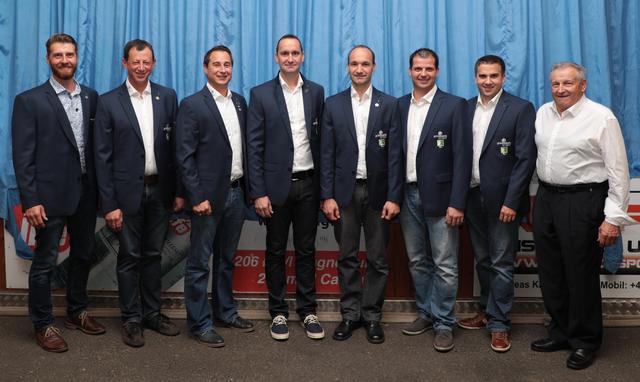 Das aktuelle Team des ESV Edla inklusive der geehrten Sportler gemeinsam mit Obmann Franz Haas.  | Foto: Johann Kurzweil