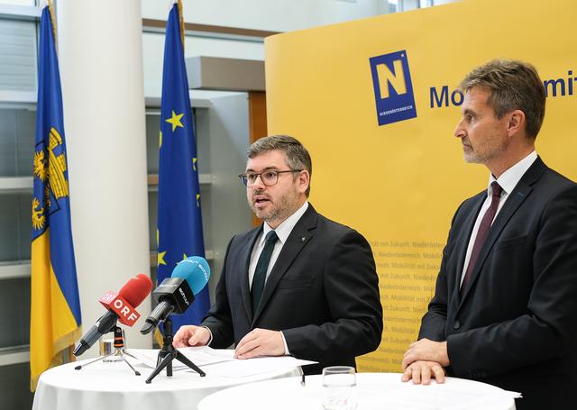 NÖ Mobilitätslandesrat Ludwig Schleritzko und VOR-Geschäftsführer Wolfgang Schroll | Foto: NLK Pfeiffer