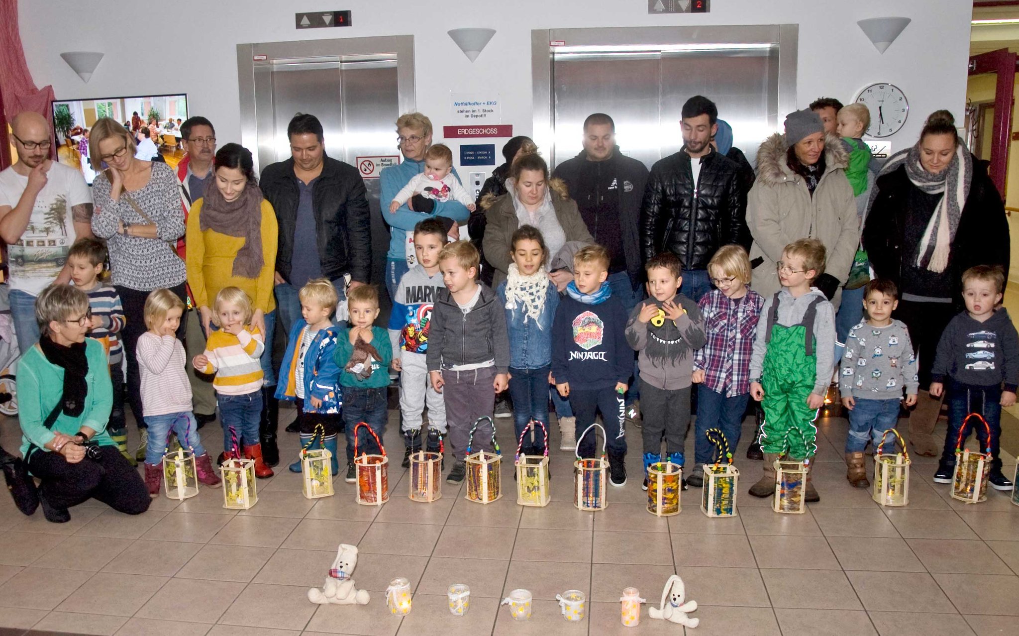 Pflege- und Betreuungszentrum Pottendorf feiert mit Kindergartenkindern das Laternenfest - meinbezirk.at