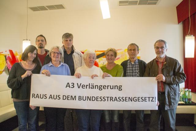 Die BIG A3 mit Mitgliedern aus allen Anrainergemeinden spricht sich vehement gegen den A3-Ausbau aus. | Foto: Gsellmann