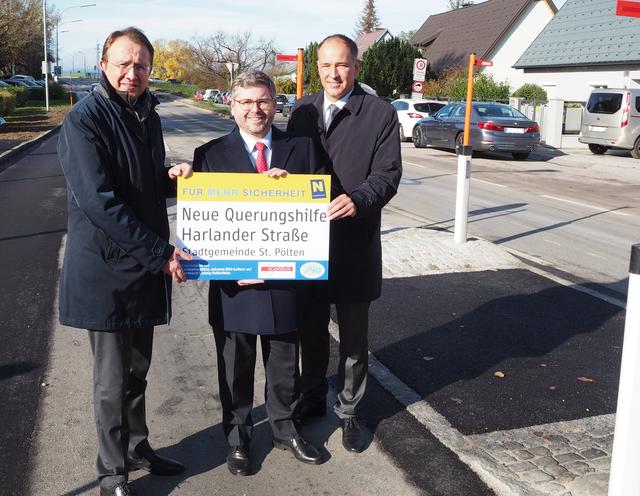 Bürgermeister Matthias Stadler und Landesrat Ludwig Schleritzko mit Rainer Irschick, NÖ Straßenbaudirektor-Stellvertreter.