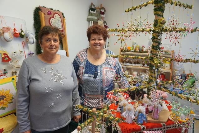 Spaß beim Helfen hatten Waltraud Ziegelwagner und Anna Koblmiller