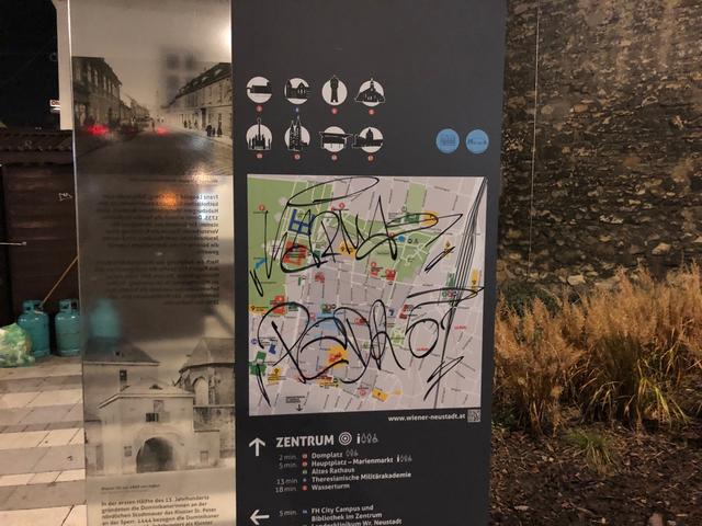 Sinnloser Vandalismus an Infopoint. | Foto: Zezula
