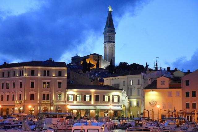 Die heilige Euphemia blickt auf Rovinj