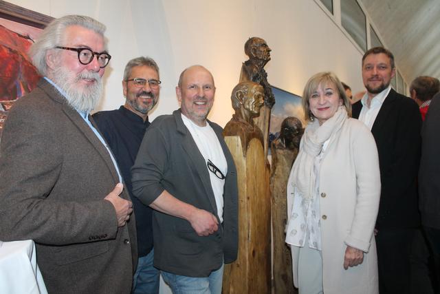Bei der Ausstellungseröffnung: Kurator Johannes Maria Pittl, Martin und Harald Wilberger, LR Beate Palfrader 