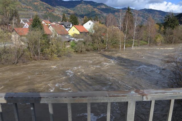 Auch im Gemeindegebiet von Unzmarkt-Frauenburg kam die Mur bedrohlich nahe an Wohnhäuser und Siedlungen heran.