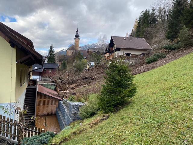 Die Mure in Bad Kleinkirchheim beschädigte mehrere Häuser. | Foto: BFKDO Spittal