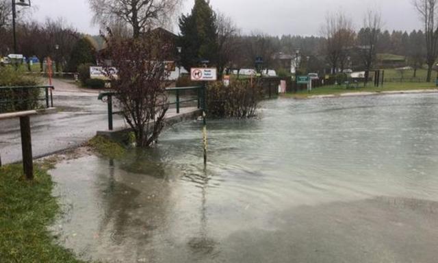 Faaker See tritt über die Ufer