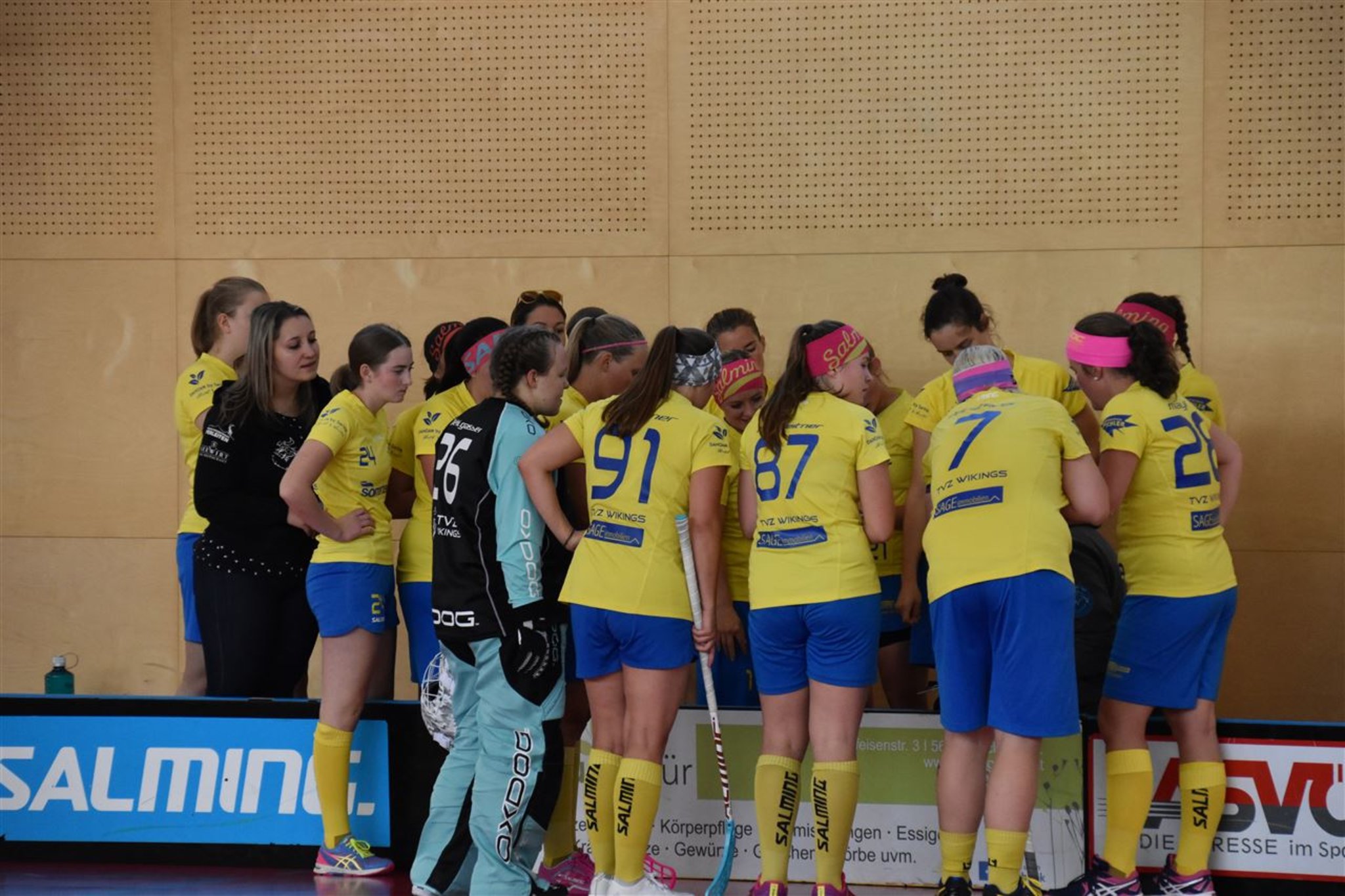 Floorball: Wikings Damen siegen im Penaltyschießen - Pinzgau - meinbezirk.at