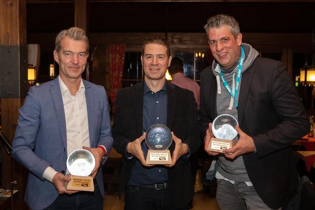 Die glücklichen Gewinner (v.l.): Anders Brandt aus Dänemark (TV2), Enric Agud Piqué vom katalanischen Sender TV3 mit ihrem deutschen Kollegen Björn Alexander (wetter.de).