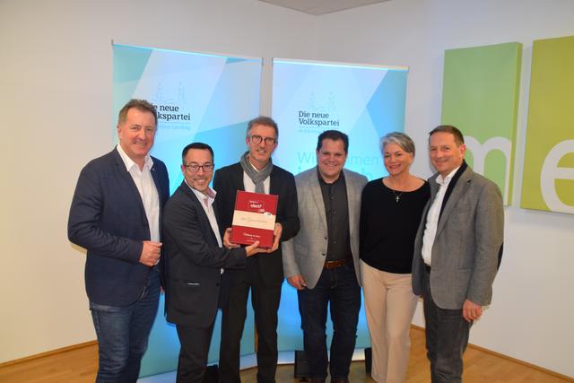 Bei der Roadshow: Johann Weber, Markus Malle, Oskar Januschke, Hannes Mak, Carmen Müller und Christian Benger (von links) | Foto: Simone Koller