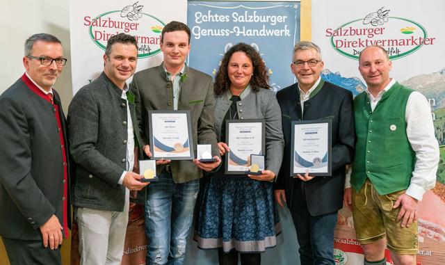 Martin Rogenhofer (Sensorischer Leiter), LK-Präs. Rupert Quehenberger, Tobias und Heidi Lercher (Gesamtsiegerin), LR Sepp Schwaiger (Obmann des Salzburger Agrar Marketing) und Willi Huttegger (Obmann der Salzburger Direktvermarkter). | Foto: zweibaum/Salzburger Landwirtschaft