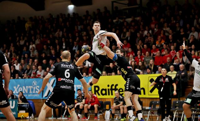Höhenflug: D. Dicker (m.) und die HSG kommen in Form. | Foto: GEPA