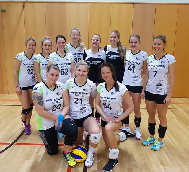 vorne v.l.n.r. : Viktoria Pflugbeil, Lena Marie Fritz, Diana Hofer ; hinten v.l.n.r: Theresa Schmalzl, Natalia Tosic, Petra Franz, Yvonne Kaswurm, Samira Bastah, Melanie Hagleitner, Victoria Svensson, Iris Ferbus