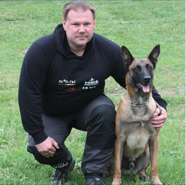Martin Ballmüller mit einem Belgischen Schäfer. | Foto: privat