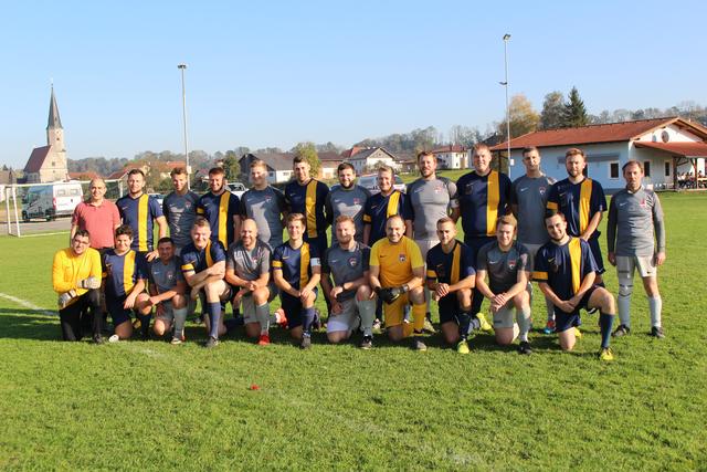 Unionobmann Manfred Pointner Manfred sponserte die Dressen der Bierliga Katzenberg. | Foto: Bierliga Katzenberg