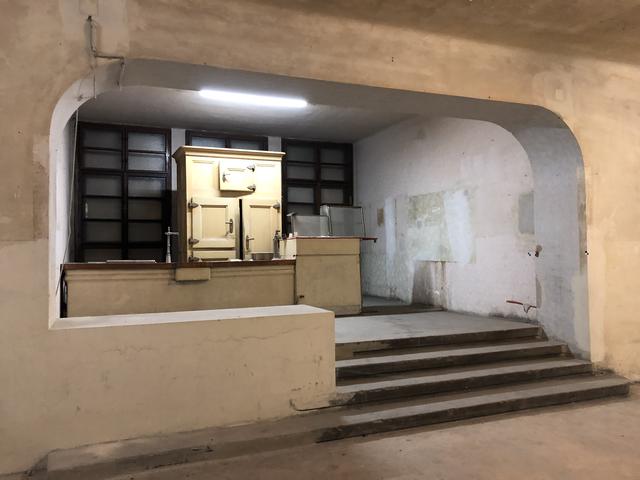 Noch leer steht das erste Stockwerk der Kaschelgasse 4. Nach dem Zweite Weltkrieg befand sich hier ein Tanzlokal.
