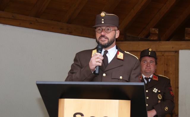 Thomas Greuter – hier bei einer Fahrzeugsegnung in See – wurde von der Landesregierung als Bezirksfeuerwehrinspektor wiederbestellt. | Foto: Othmar Kolp