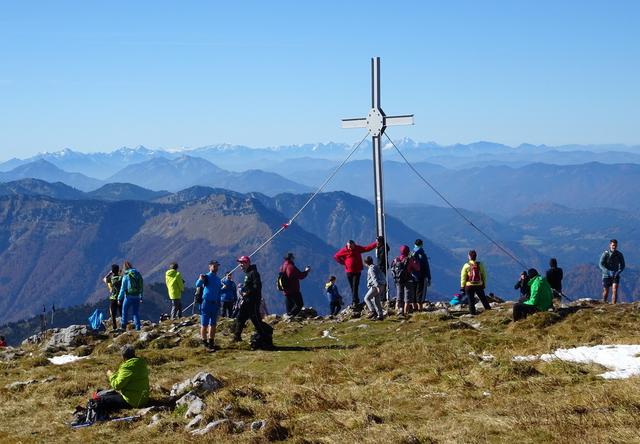 Hochalpine Wanderung für schwindelfreie Bergsteiger: Über den Rauhen Kamm führt die Rundtour zum Ötscherschutzhaus.