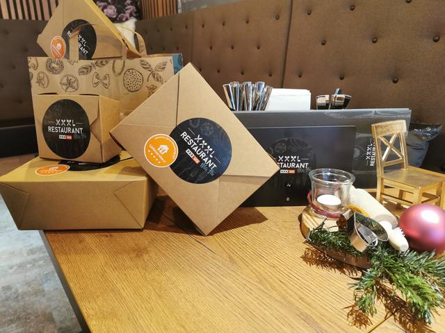 Auch "to go" oder per Lieferservice ist das Essen des XXXLutz Restaurants bestellbar. | Foto: Reisenbauer