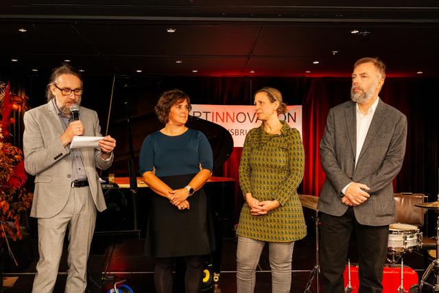 ARTEDITION COMPLIMENT PreisträgerInnen Kategorie Fotografie vlnr. Nicola Wallner, Miriam Saric und Roland Behrmann. | Foto: Galerie Artinnovation