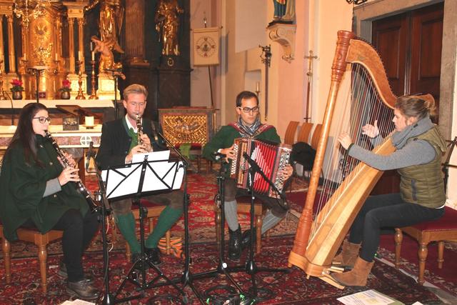 Auch die Wiesenegger Musi ist mit dabei. | Foto: Waltl