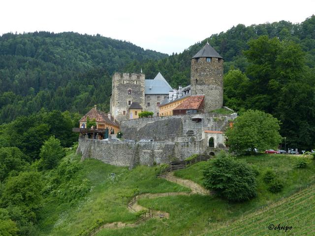 Auch die Burg Deutschlandsberg wird am 25. November in Orange als Signalfarbe gegen Gewalt an Frauen und Mädchen erstrahlen. | Foto: Veronik