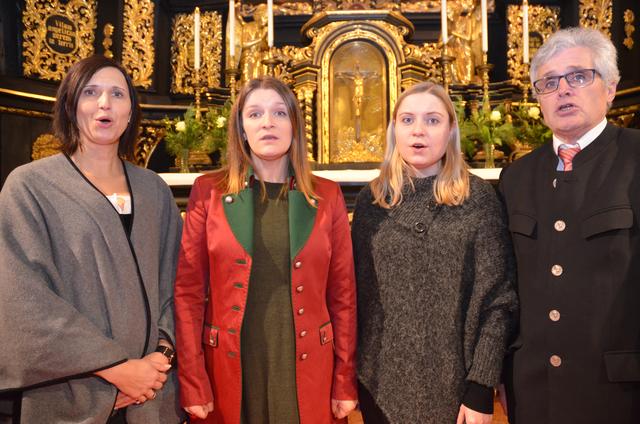 Beim kommenden Friedensgebet mit dabei: der „Lehrer-Vierg’sang“ mit Eva-Maria Schlögelhofer, Agnes Weinberger, Sabrina Reiter und Josef Penzendorfer.  | Foto: Michelmayer