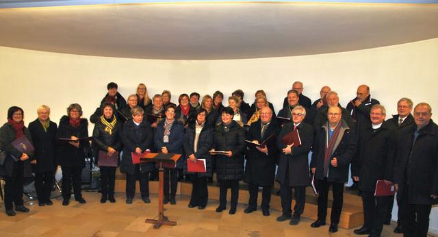 Bezirkslehrerchor unter Edgar Wolf (re) bei einer Gottesdienstgestaltung in Baden | Foto: Ebner