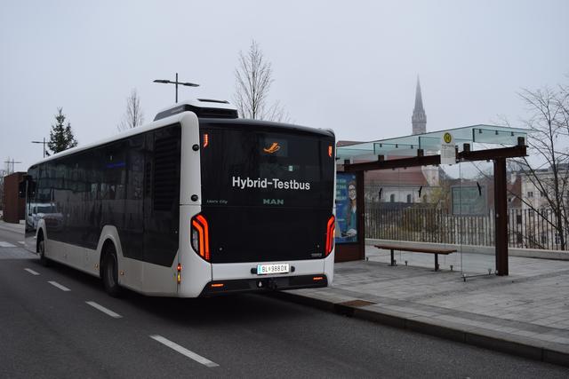 Hybrid-Bus im Einsatz. | Foto: SBS