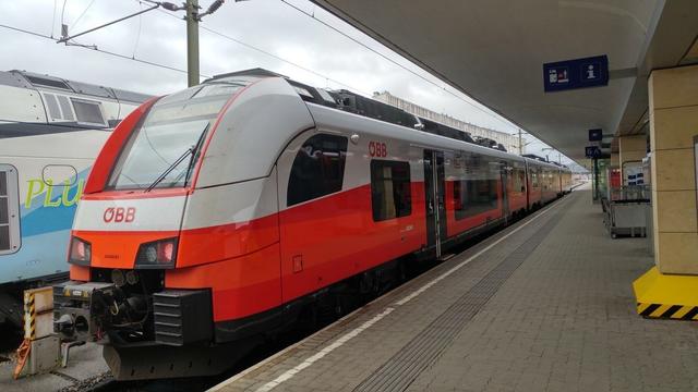 Die S-Bahn verdichtet bald ihren Takt und wird auf der Vorortelinie am Wochenende auch in der Nacht fahren. | Foto: Rupp