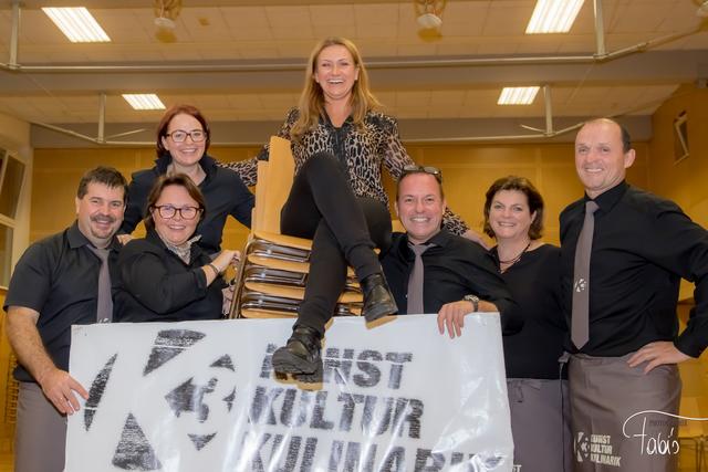 Angelika Niedetzky am Sesselturm der Organisatoren von K 3 in Bad Gams. | Foto: Fabis Fotografie