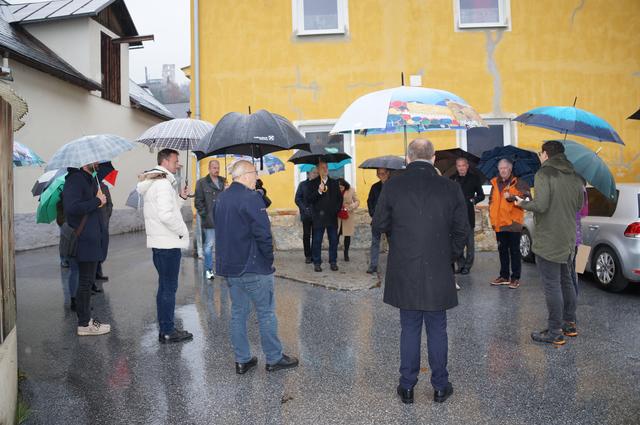 Auch einige Innenstadt-Unternehmer trotzten dem Regen. | Foto: Almer