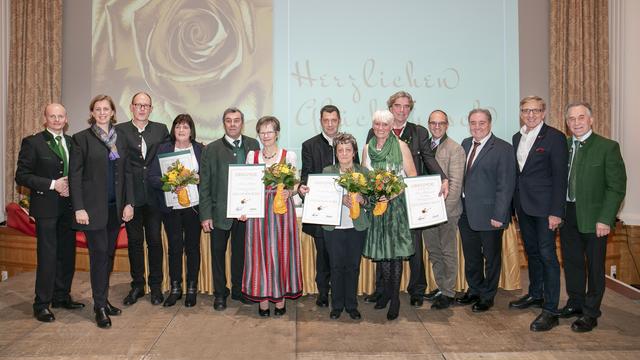 Vier Wirtinnen aus dem Bezirk Weiz wurden mit der Goldenen Wirtinnenrose ausgezeichnet. | Foto: ARTige Bilder, Hannes Loske: Goldene Wirtinnenrose Weiz