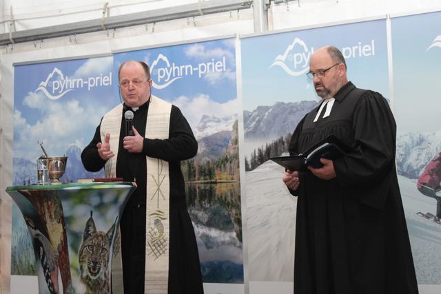Pfarrer Gerhard Maria Wagner (links) und Diakon Hubert Lösch | Foto: Weymayer