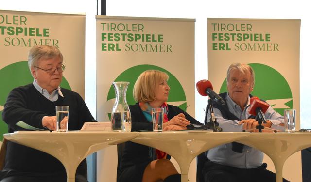 Intendant Bernd Loebe, LR Beate Palfrader (Stiftungsvorstand) und Festspiel-Präsident Hans Peter Haselsteiner (v.l.) präsentierten im Festspielhaus Erl das neue Sommerprogramm für 2020. | Foto: Barbara Fluckinger