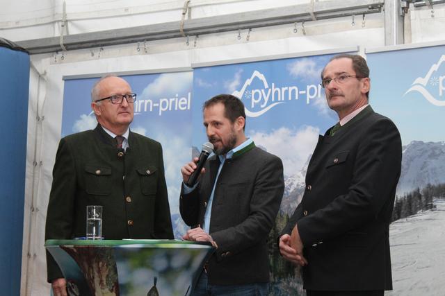 Bezirkshauptmann Dieter Goppold, Daniel Hinterramskogler, Bürgermeister Norbert Vögerl (v.li.) | Foto: Weymayer