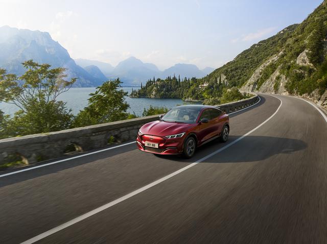 Den Ford Mustang gibt es nun als rein elektrisch betriebenes Modell im Crossover-Stil: als Mustang Mach-E. | Foto: Ford