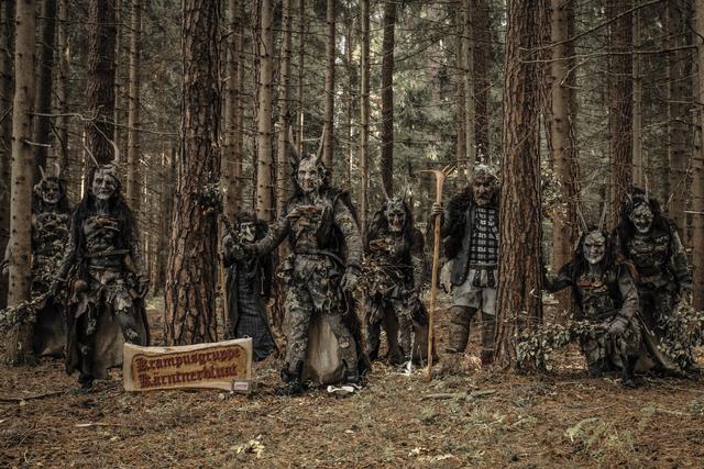 Krampusgruppe Kärntnerbluat: in Maske und Gwandl der Krampus-/Perchtensaison 2019/2020 | Foto: Krampusgruppe Kärntnerbluat