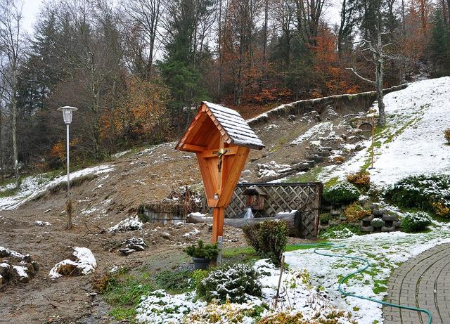 Glücklicherweise zwischen zwei Wohnhäusern ist diese Mure in Latschach am Presseggersee am Sonntag-Abend 17.November abgegangen - was bleibt, ist die Angst!
