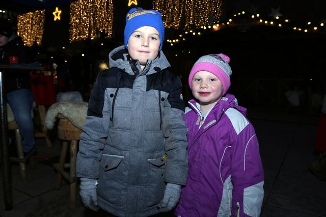 Marcel Hotter und Selina Eder sind schon in Adventstimmung.