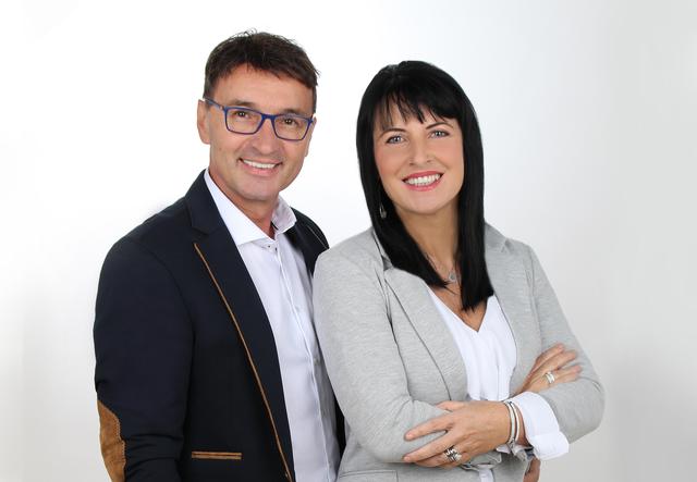 Die Geschäftsführung des Thalheimer Traditionsunternehmens VITABAD, GF Klaus Gföhler und Irene Ensinger, bedanken sich bei allen Mitarbeitern für ein weiteres erfolgreiches Jahr gemeinsamer Arbeit.